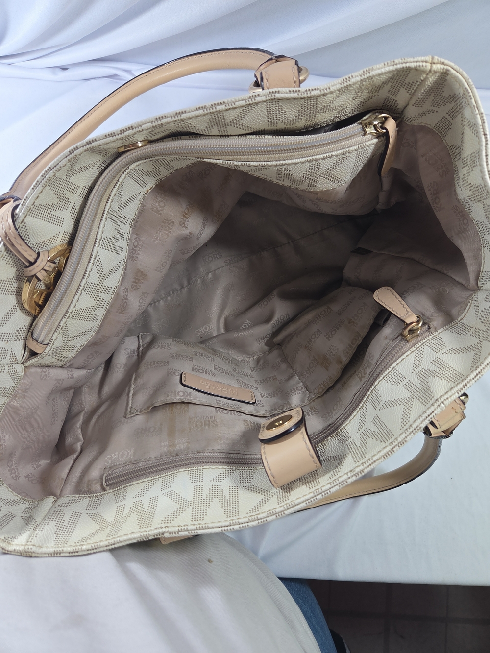 Michael Kors Cream & Tan MK Logo Tote - Picture 13 of 15